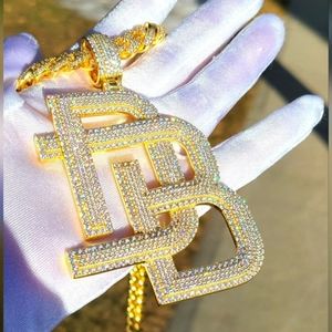 Customized moissanite pendant